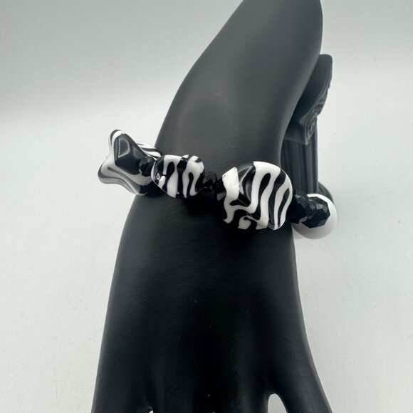 Zebra Print & White Acrylic Beaded Stretch Bracelet Animal - Picture 2 of 5